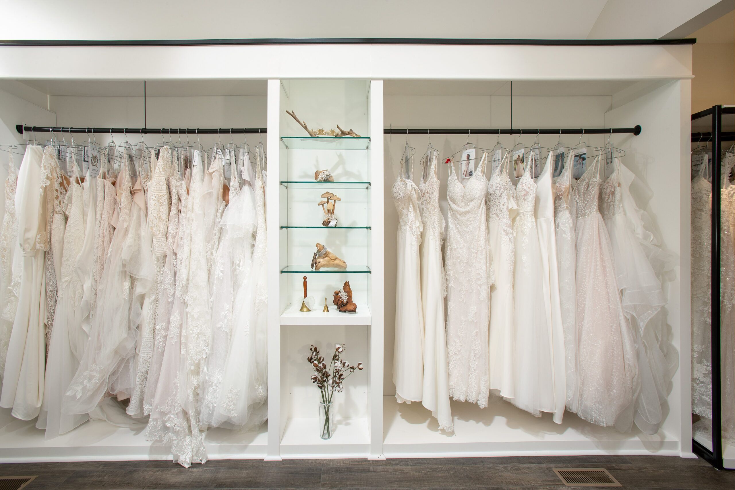 White Modern Dress Rack with Accessory Shelving and LED - Image 3