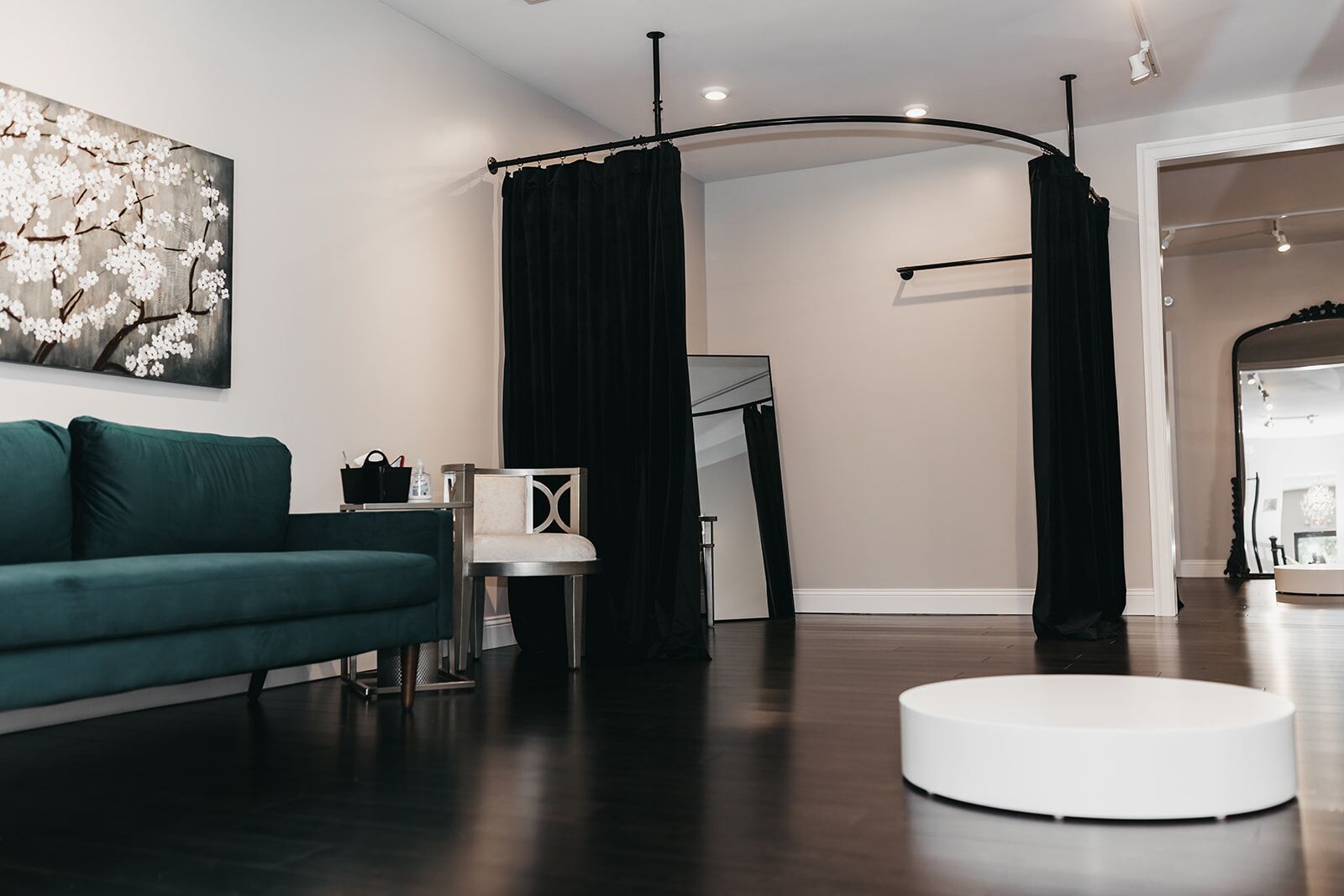 Curved Fitting Rooms - Image 2